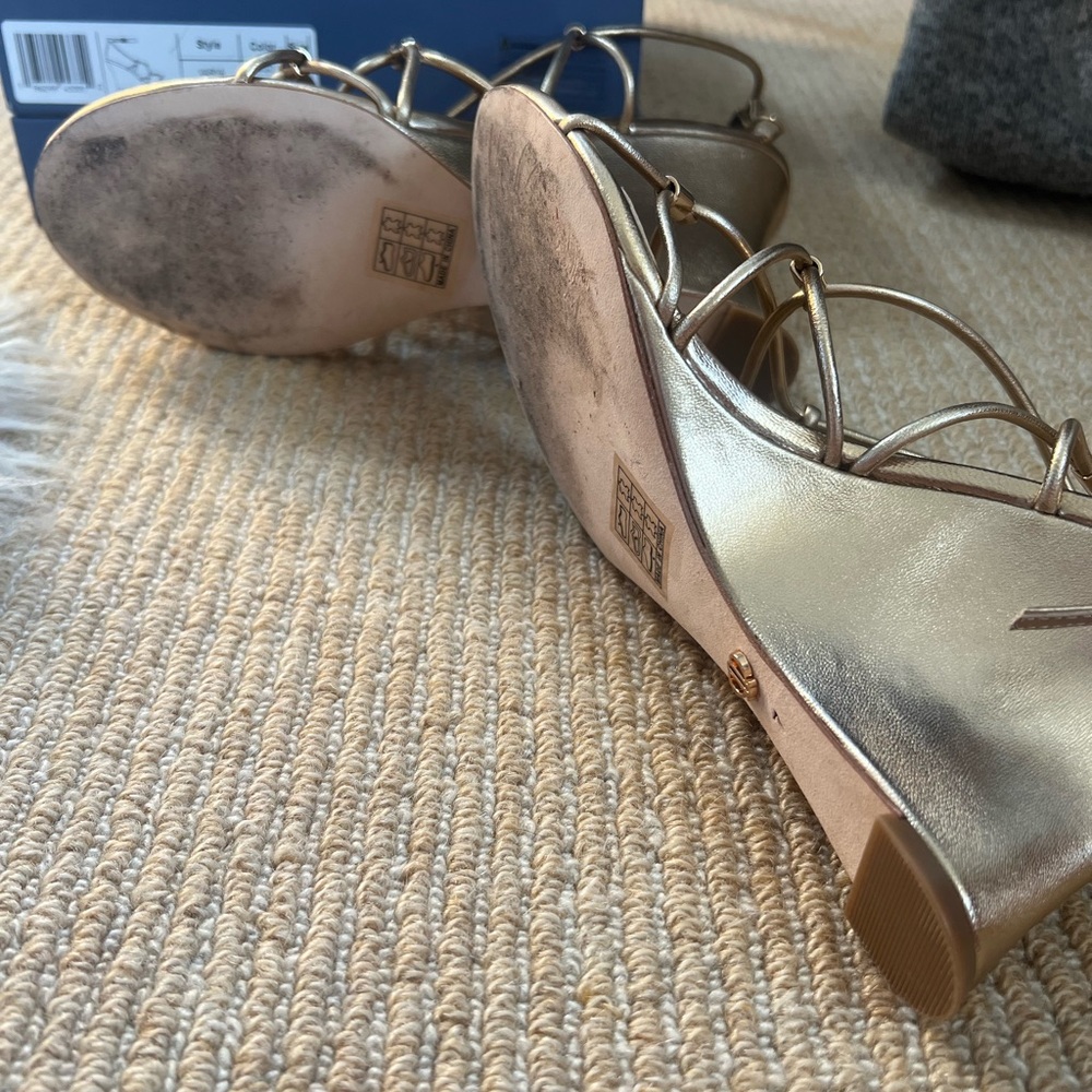 Paige varya wedge in size 7. Light Gold - Picture 9 of 10